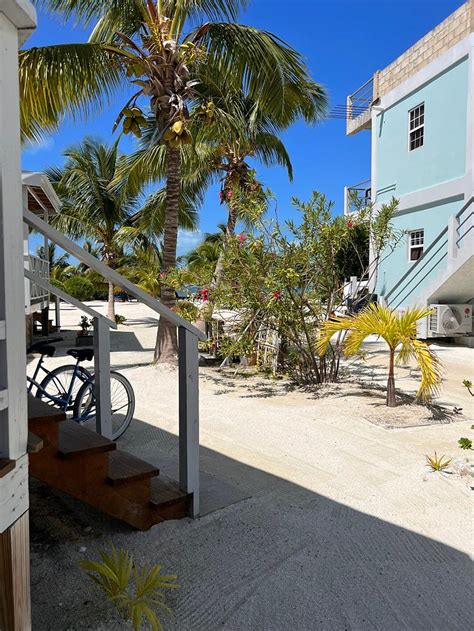 blue bay cottage belize.